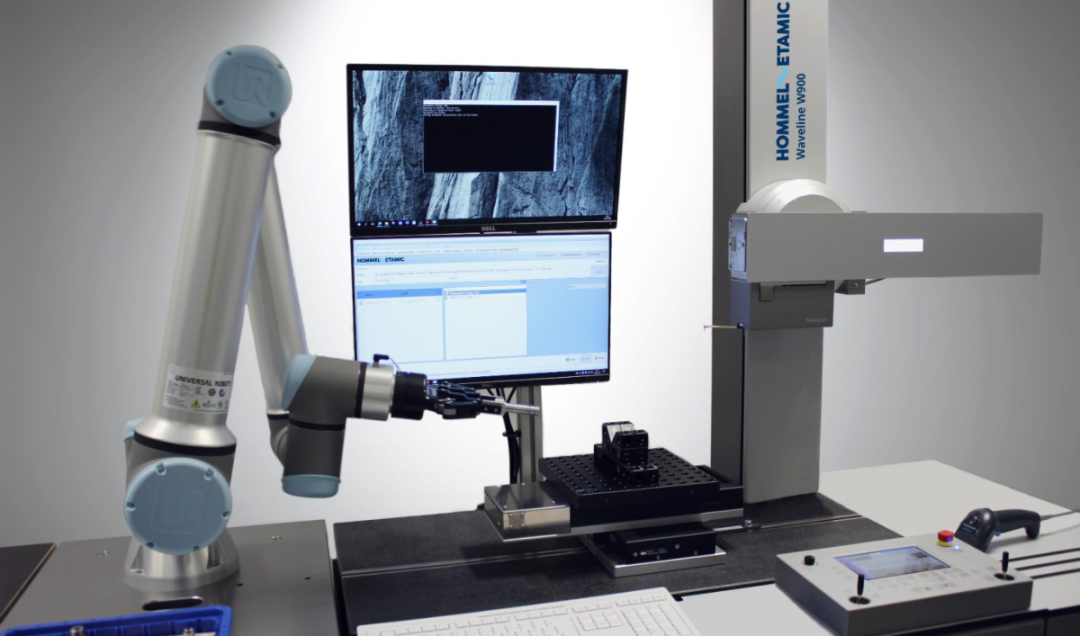 Hommel Etamic產(chǎn)品Waveline W900粗糙度輪廓儀與工業(yè)機器人結合的應用。